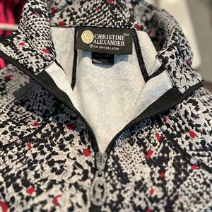 Beautiful jacket perfect for spring and fall or for those morning golf days.